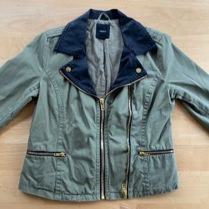 Forever 21 Short Green Jacket Size Medium With Black Collar and Gold Zippers